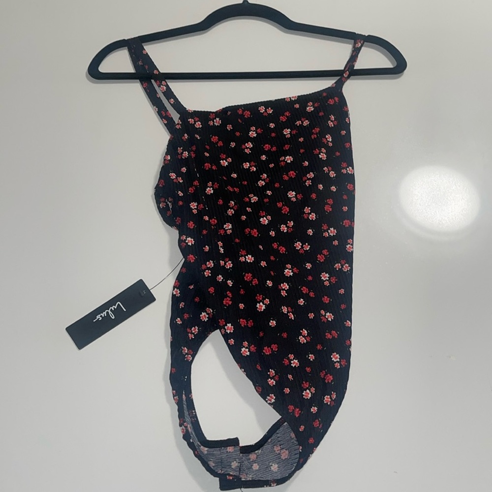 Lulus black floral crisscross open back bodysuit ~ never been worn!